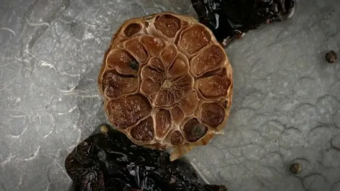 تصویر 2 از سیر سیاه غنچه‌ ای تازه و خوشمزه با بسته‌ بندی حرفه‌ ای